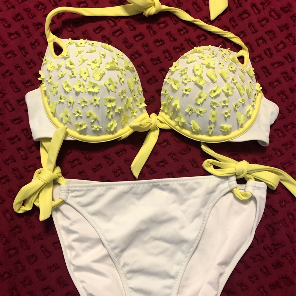 Victoria’s Secret bikini size 34D